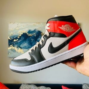 Nike Sneakers Air Jordan Mid SE Size 9